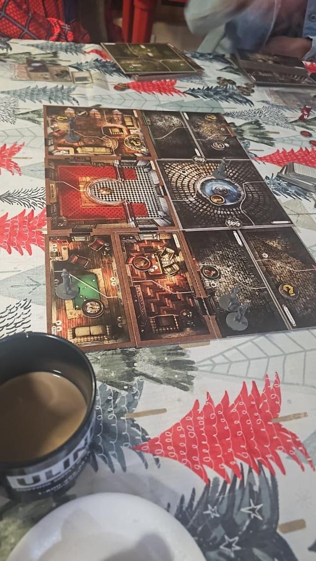Mansions of Madness: Second Edition op tafel, foto van MarFe MaAn