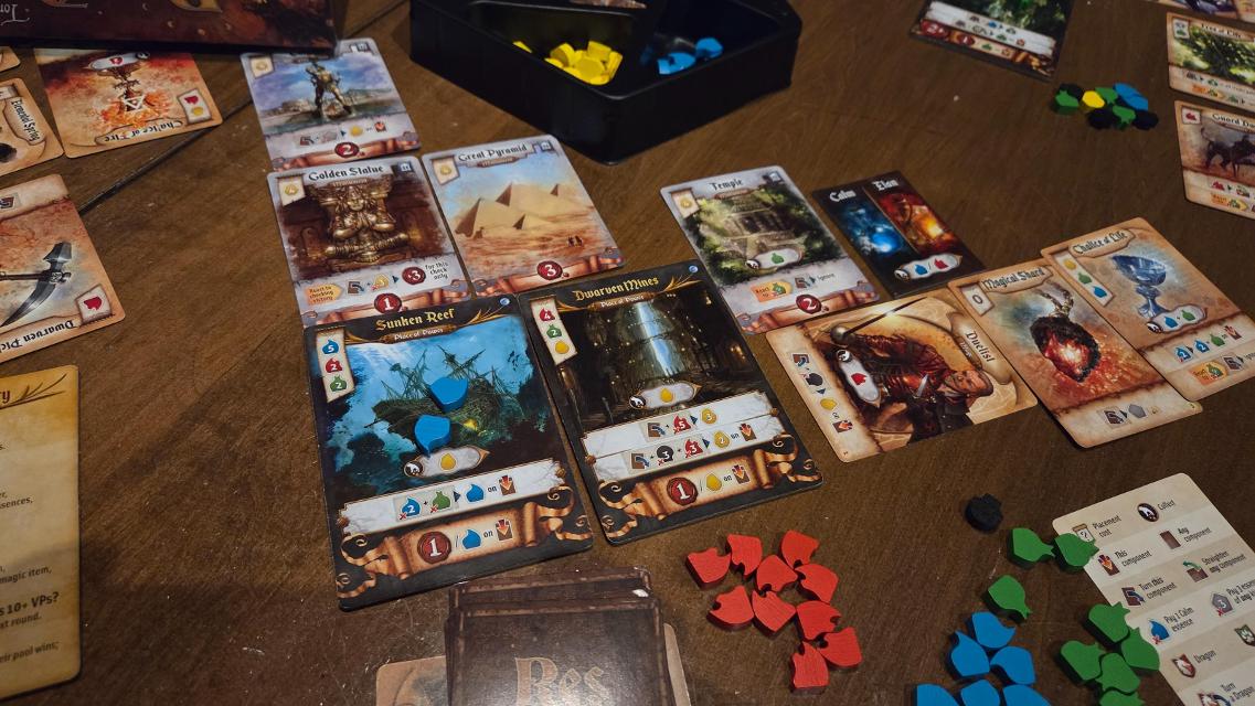Res Arcana sul tavolo, foto di SirKappy