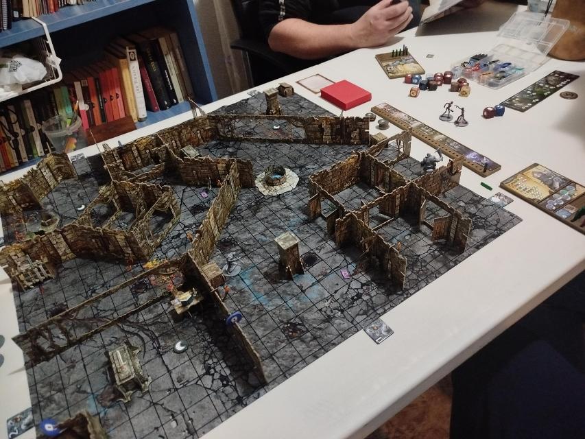 Maladum: Dungeons of Enveron na stole, foto: Jose Joaquin Fernandez Jimenez