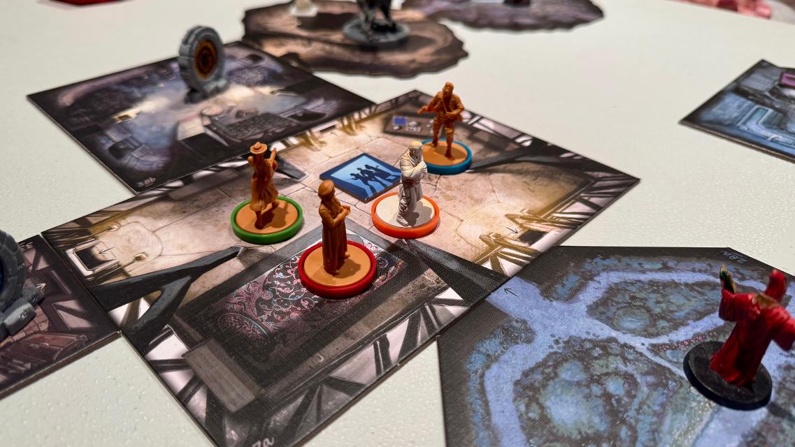 Cthulhu: I smrt může zemřít na stole, foto: Víctor N