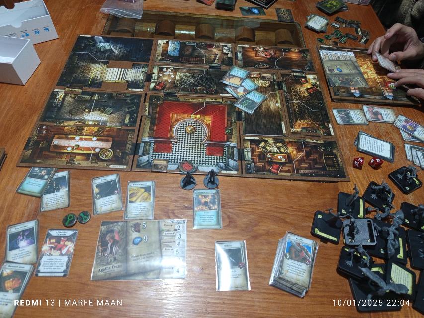 Mansions of Madness: Second Edition op tafel, foto van MarFe MaAn