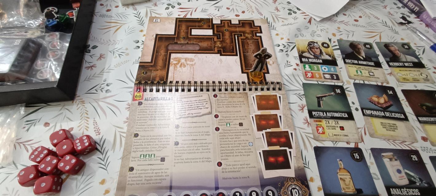 Aventura Z: Vol 1 Lovecraft on the table, photo by Viafora - Francesc