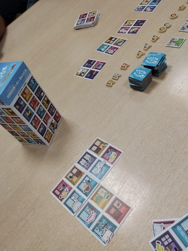 Chock-A-Block sobre la taula, foto de Amy