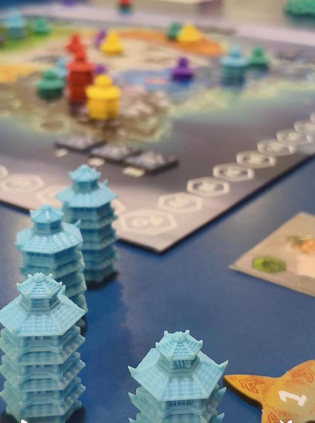 Ethnos: 2nd Edition sobre la taula, foto de Mochilo