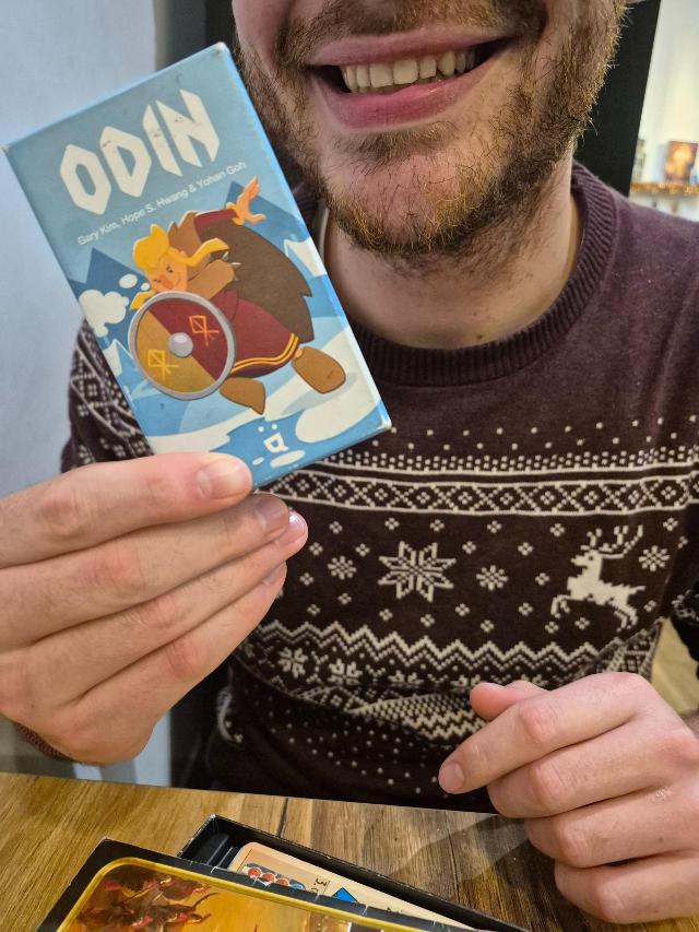 Odin sur la table, photo de Sweetnesspanda
