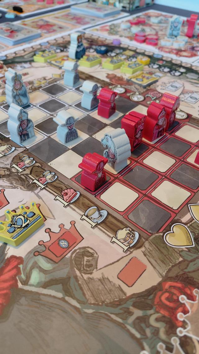 Queen Alice på bordet, bilde av Xavi Torras