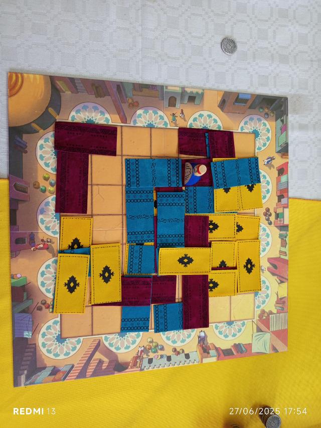 桌上的Marrakech,照片来自 MarFe MaAn