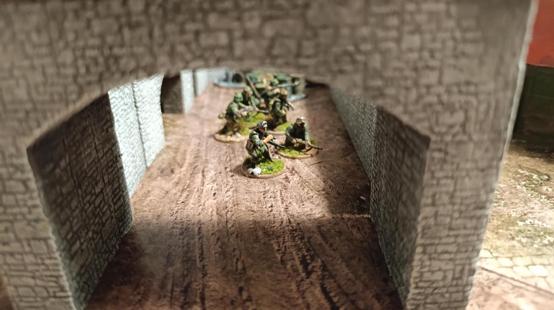 Bolt Action على الطاولة، صورة من Tazmanian