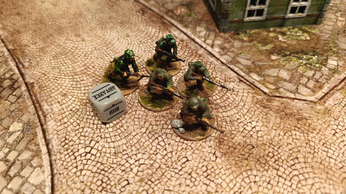 Bolt Action على الطاولة، صورة من Tazmanian