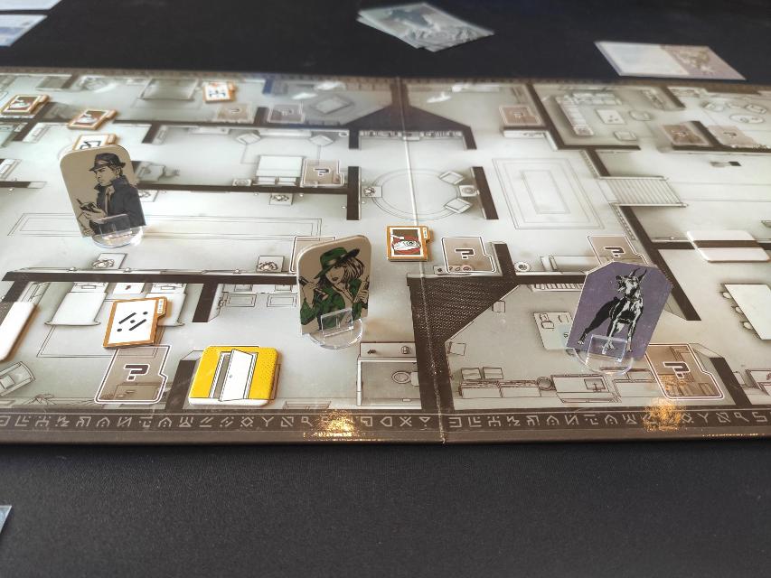 The Initiative on the table, photo by Mario Estruch