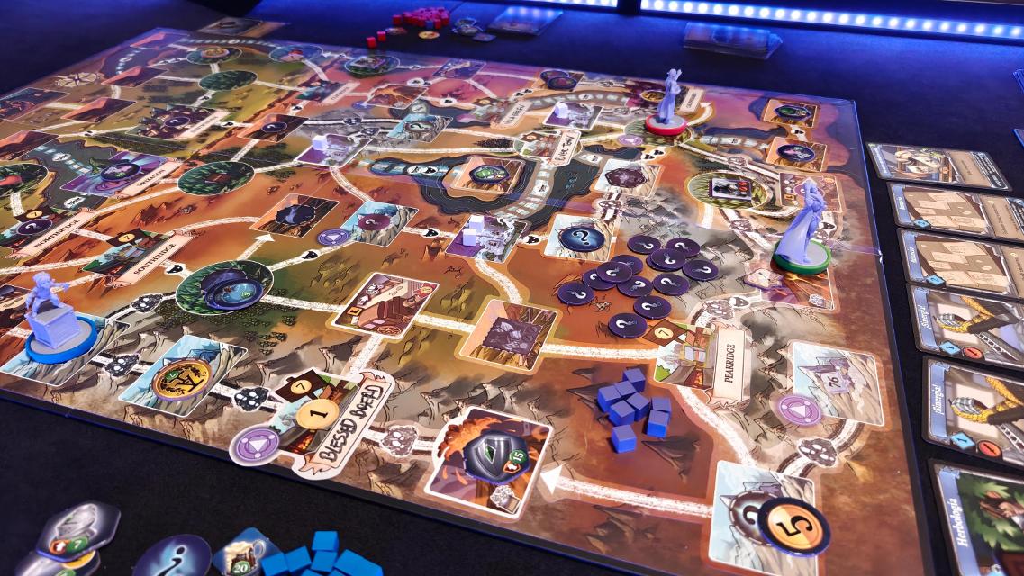 桌上的Clank! Legacy: Acquisitions Incorporated,照片来自 Sergio M.