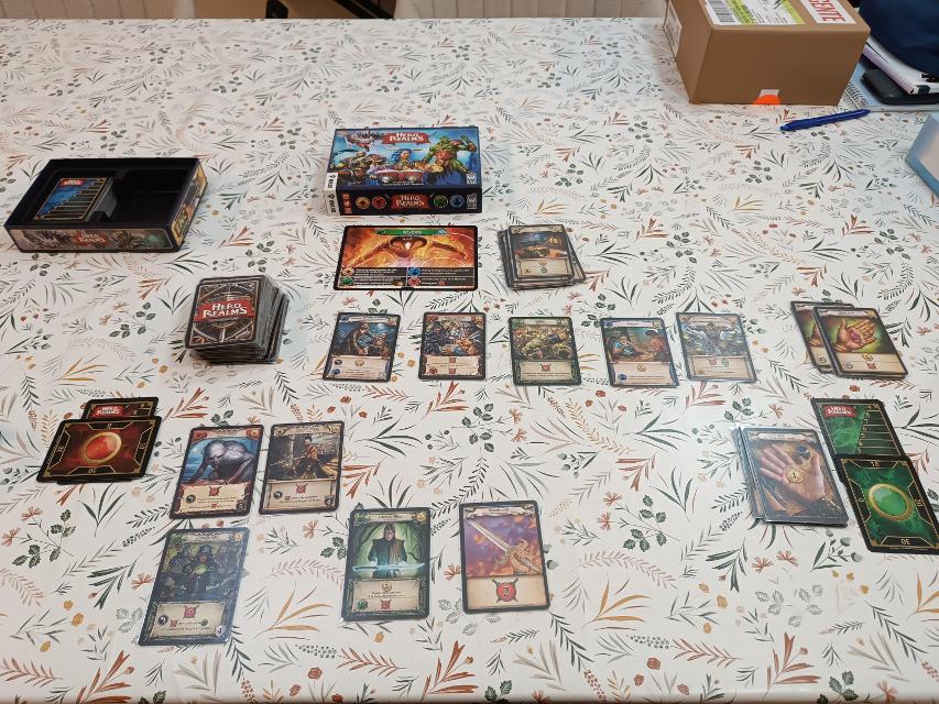 테이블 위의 Hero Realms, 사진: Viafora - Francesc