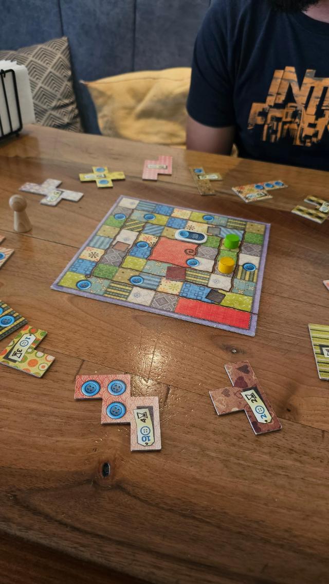 Patchwork sobre la taula, foto de Gent Canaj
