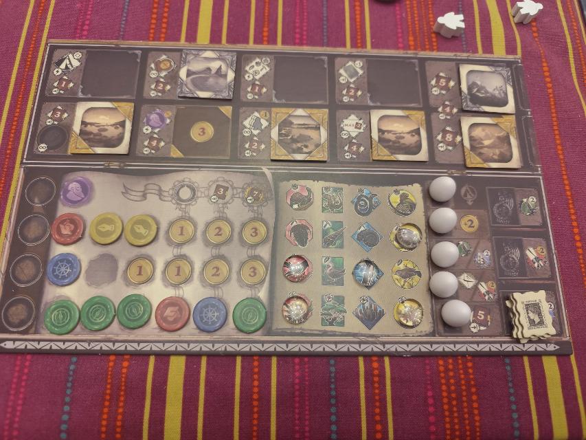 Darwin's Journey op tafel, foto van Oliver Hernandez