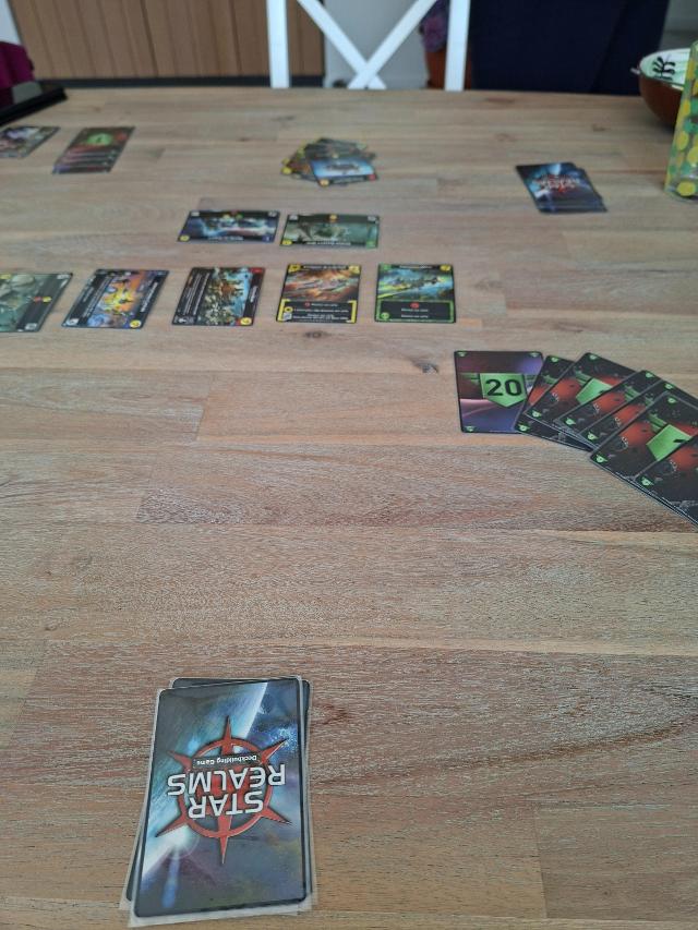 Star Realms na stole, foto: Ste